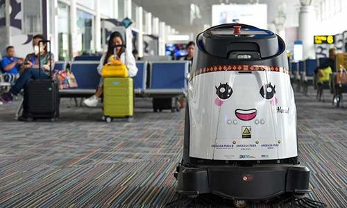 Butet Si Robot Pintar Penjaga Kebersihan di Bandara Kualanamu Deli Serdang