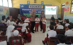 Sat Binmas Polres Karanganyar Ajak Pelajar Setop Bullying di Sekolah 