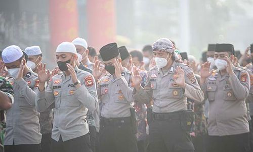 Polda Sumsel Gelar Salat Minta Hujan, Berharap Bencana Kabut Asap Berakhir