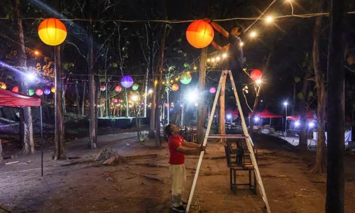 Keren! Warna-warni Lampion Hiasi Taman Sekartaji Solo, Jadi Wisata Alternatif