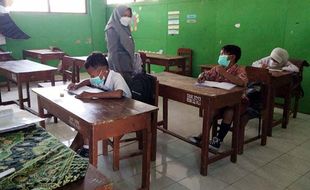 Potret KBM SDN 2 Plesungan Pascaterdampak Asap Kebakaran TPA Putri Cempo Solo