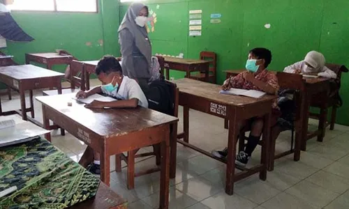 Potret KBM SDN 2 Plesungan Pascaterdampak Asap Kebakaran TPA Putri Cempo Solo