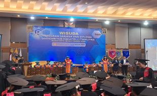 Kali Pertama Menggelar Wisuda, Upitra Solo Lepas 152 Lulusan