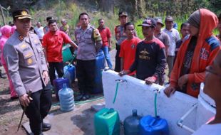 Tlogowatu Kekeringan, Polres Klaten Kirim Bantuan Pompa Air dan Sembako