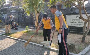 Jaga Kerukunan, Satlantas Boyolali Bersih-Bersih 5 Tempat Ibadah Berbeda Agama