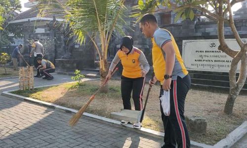 Jaga Kerukunan, Satlantas Boyolali Bersih-Bersih 5 Tempat Ibadah Berbeda Agama