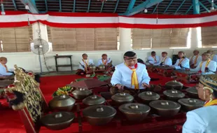 Awali Tradisi Sekaten, Gamelan Kyai Guntur Madu dan Kyai Guntur Sari Ditabuh