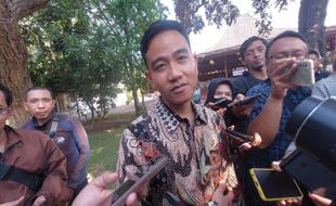 3 Kelurahan Inisiasi Layanan Malam, Gibran: Bisa Diterapkan di Tempat Lain