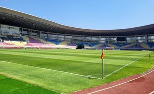 Sebagian Rumput Stadion Manahan Terlihat Hijau Kehitaman, Ini Penjelasannya