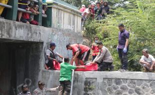 Innalillahi, 2 Mayat Bayi Kembar Ditemukan Mengambang di Sungai Buntung Sleman