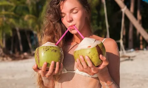 Bolehkah Minum Air Kelapa Setiap Hari saat Cuaca Panas? Ini Penjelasannya