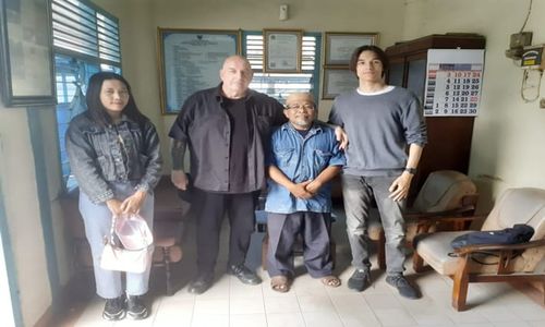 Kisah Bule Belanda Masuk Islam di Masjid Agung Solo