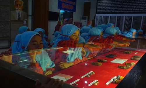 Kenalkan Budaya Jawa, Siswa SDIT Alif Smart Solo Kunjungi Museum Keris Solo