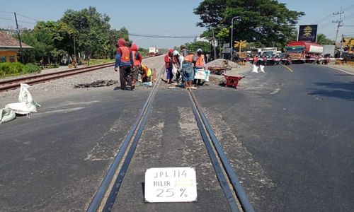 Pengguna Jalan Hati-hati! Ada Perbaikan Jalur Kereta Api di Wilayah Daop Madiun