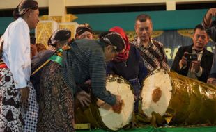 Unik, Ada Kirab Lemper Raksasa dalam Upacara Rebo Pungkasan di Bantul