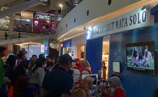 Pengunjung Solo Paragon Mall Antusias Ikuti Pemeriksaan Gratis RS Mata