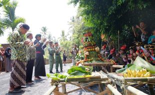 Merti Dusun Ngaglik Magelang Dimeriahkan Kirab Hasil Bumi