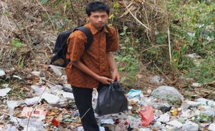 Cerita Soleh, Siswa SMK di Gunungkidul yang Gigih Cari Sampah untuk Uang Saku