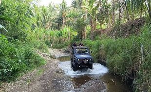 Seru! Pacu Adrenalin dengan Wisata Susur Sungai Naik Jip di Tuntang Semarang