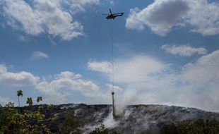 Wali Kota Gibran Sebut Water Bombing TPA Putri Cempo Efektif