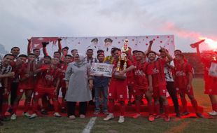 Selamat! Tim Sepak Bola Gemolong Juara Bupati Sragen Cup 2023 Lewat Adu Penalti