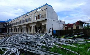 Diterjang Angin Puting Beliung, Bangunan Ponpes di Kubu Raya Kalbar Rusak Berat