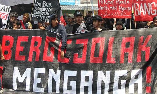 Demo Aremania Warnai Sidang Vonis Perusakan Kantor Arema FC di PN Malang