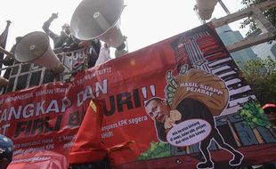 Tuntut Firli Bahuri Dicopot, Massa Front Indonesia Timur Bersatu Demo di KPK