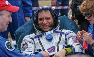 Astronot AS Paling Lama di Luar Angkasa Pulang ke Bumi