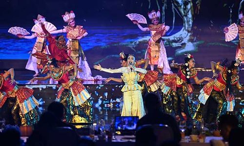 Pertunjukan Seni Meriahkan Gala Dinner KTT AIS Forum di Bali