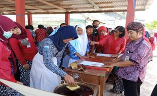 Siswa & Guru SMP di Kabupaten Semarang Belajar Bikin Batik Patron Khas Ambarawa