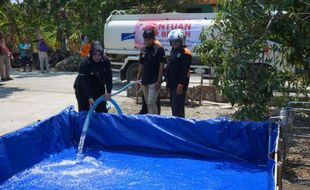 Sambut HUT ke-72, Humas Polres Sukoharjo Salurkan Air Bersih