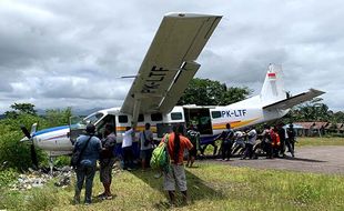 Pesawat Asian One Kecelakaan saat Take Off di Bandara Kenyam Papua