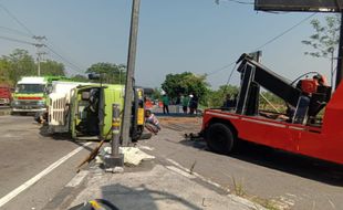 Lagi-lagi! Kecelakaan Terjadi di Salib Putih JLS Salatiga, Penyebabnya Klasik