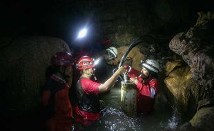 Pemindahan Pompa Air di Sungai Bawah Tanah Gua Gebyok Gunungkidul