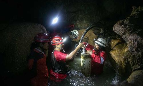 Pemindahan Pompa Air di Sungai Bawah Tanah Gua Gebyok Gunungkidul