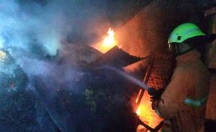 Kandang Sapi dan Jerami Terbakar, Warga Ngrampal Sragen Alami Luka Bakar