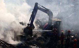 Damkar: Penanggulangan Kebakaran Gudang Rongsok di Pasar Kliwon Selama 24 Jam