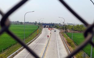 Bus Rombongan Wisata SMPN 1 Sentolo Kecelakaan di Tol Sragen-Ngawi,2 Orang Luka