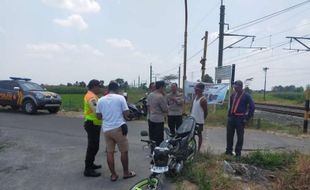 Sepeda Motor Ditabrak KRL di Klaten, Pengendara Selamat Setelah Melompat