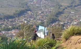 Di Selo Boyolali, Mantan Presiden SBY Melukis View Merapi dari Langit Pitu