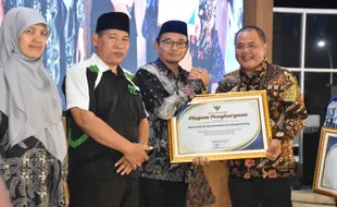 Selamat! Universitas Muhammadiyah Karanganyar Raih TJSP Award 2023 dari Pemkab