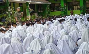 Character Building SMPN 1 Kartasura Hadirkan Pakar Hipnoterapi Andi Kusuma