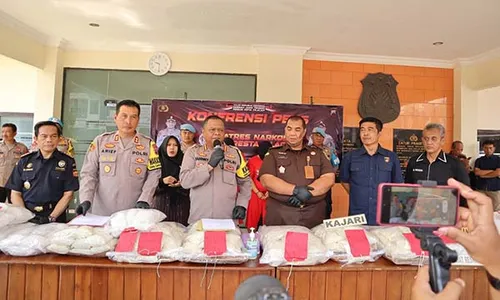 Polresta Cilacap Ringkus 2 Bandar Obat Terlarang, 320.000 Butir Pil Diamankan