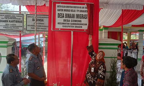 Jadi Binaan Imigrasi, Warga Cemeng Sragen Urus Paspor Cukup di Kantor Desa