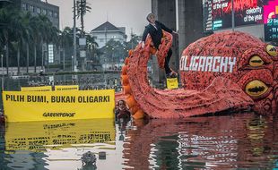 Jelang Pendaftaran Capres-Cawapres, Greenpeace Serukan Pemilu Tanpa Oligarki