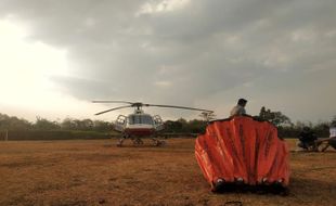 Alami Kendala, Uji Coba Water Bombing untuk Padamkan Api di Gunung Lawu