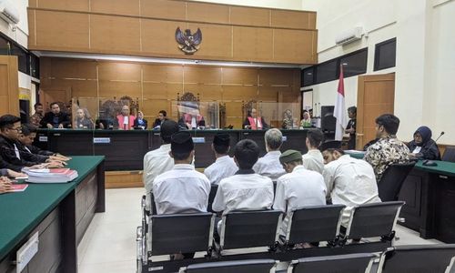 Hakim PN Serang Hukum Mati 8 Warga Iran Penyelundup 319 Kg Sabu-Sabu