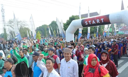 7.500 Santri Wonogiri Ramai-ramai Jalan Sehat Meriahkan Hari Santri Nasional