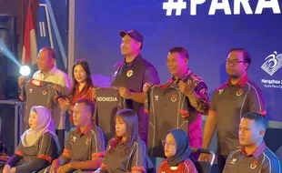 Jersey Kontingen Asian Para Games 2023 Indonesia Bermotif Mega Mendung